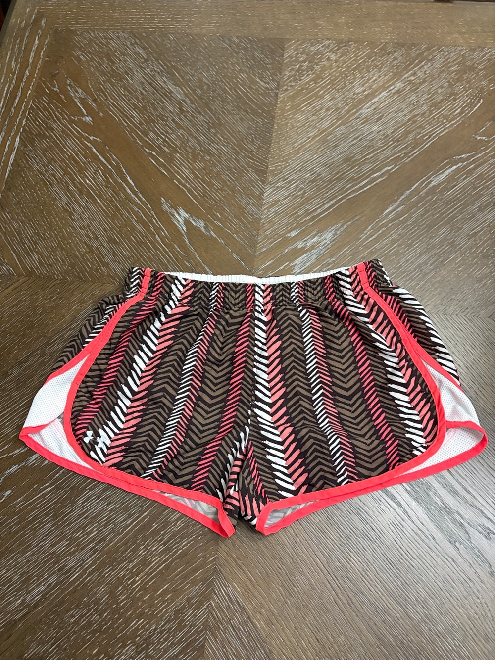 Under Armour black orange & tan print running athletic shorts Size S
